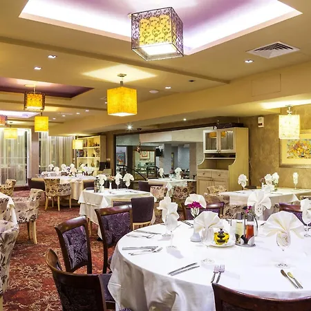 Хотел балнеокомплекс и акватоник 4*