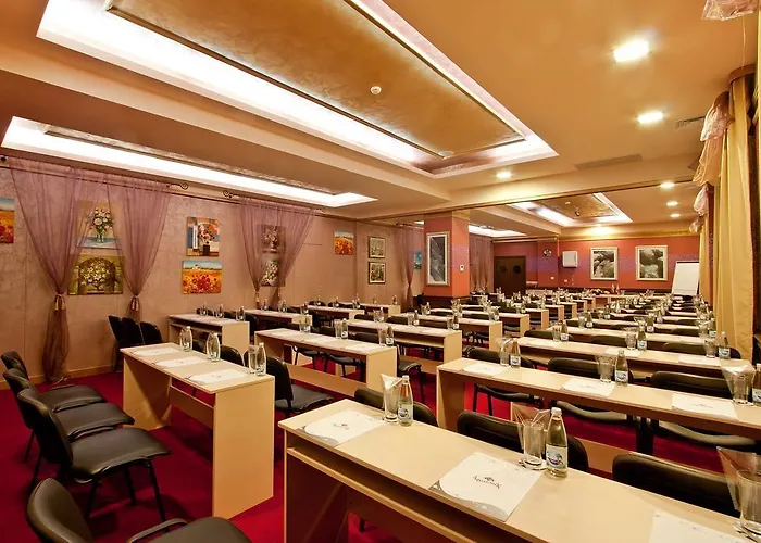 Хотел балнеокомплекс и акватоник 4*