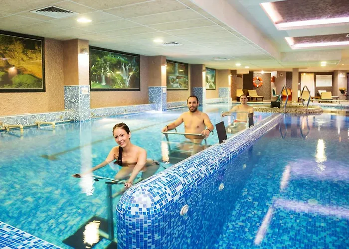 Хотел балнеокомплекс и акватоник 4*